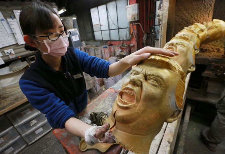 Máscaras de Trump en Japón