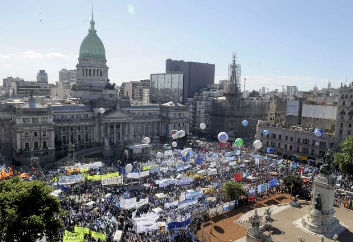 El Congreso repleto por la marcha de la CGT y las organizaciones sociales. 