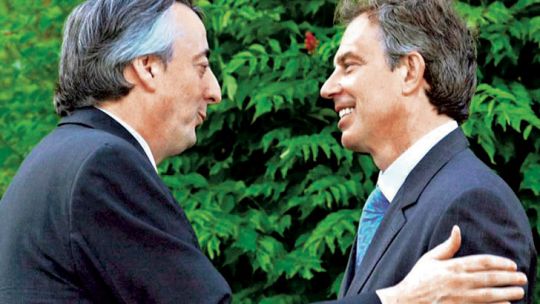 Juntos. Kirchner y Blair, en el momento de la reunión en la que se dialogó sobre Malvinas.