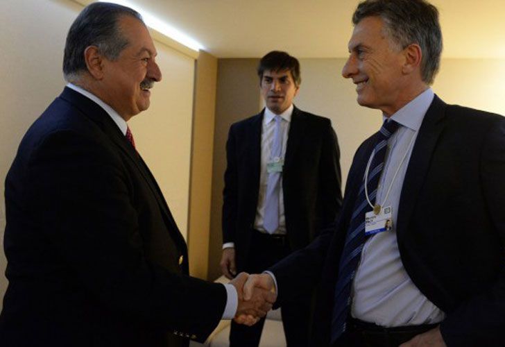 Mauricio Macri con el CEO de Dow Chemical. En el medio, Reyser.