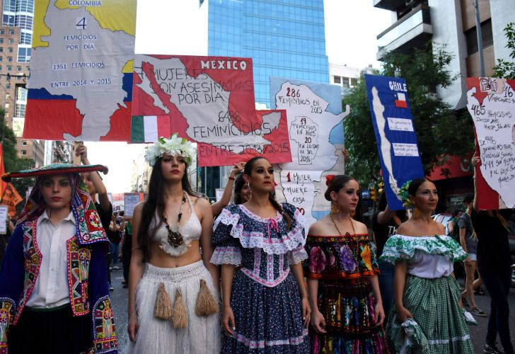 Distintas marchas se realizaron en países de América Latina para repudiar los feminicidios.