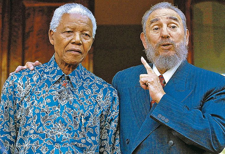 El 2 de septiembre de 2001 Fidel Castro conoció a Nelson Mandela en su oficina de Johannesburg.