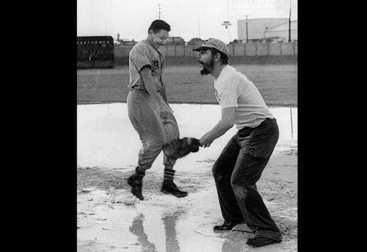 Fidel Castro supo construir una imagen cercana con la gente.