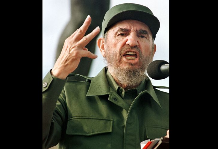 El 1º de Agosto de 1998 Fidel Castro se dirigió a la multitud en La Estatua de la Emancipación en Bridgetown, Barbados.