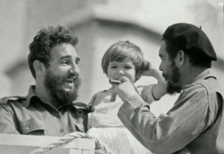 Fidel Castro, su hijo y Ernesto Guevara, en una de las postales más conocidas de la Cuba post-Revolución.