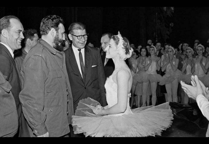 Castro junto a la reconocida bailarina Maia Plisetskaya en el Teatro Bolshoi, 1963.