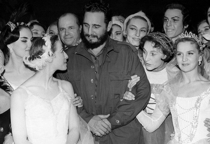 Castro junto a la reconocida bailarina Maia Plisetskaya en el Teatro Bolshoi, 1963.