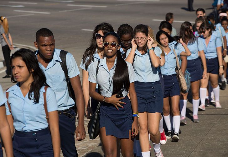 Largas filas de cubanos comenzaron a despedir a Fider Castro en la Plaza de la Revolución de La Habana.