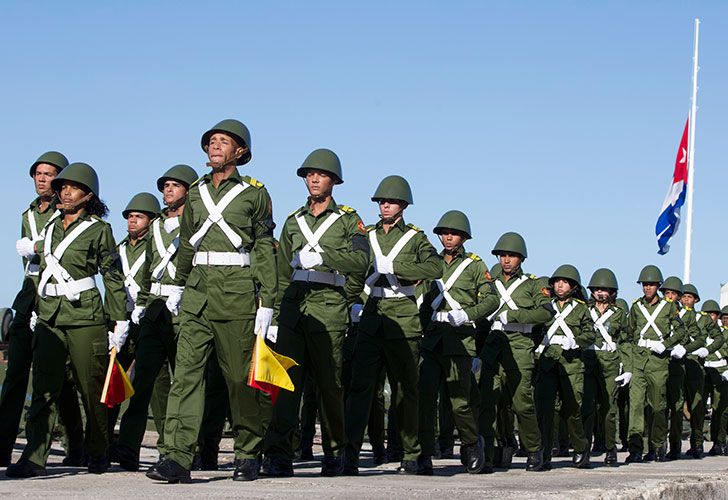 Largas filas de cubanos comenzaron a despedir a Fider Castro en la Plaza de la Revolución de La Habana.