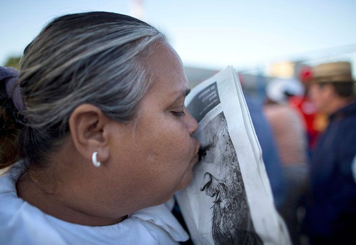 Largas filas de cubanos comenzaron a despedir a Fider Castro en la Plaza de la Revolución de La Habana.