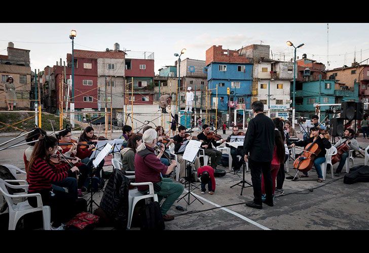 Preparativos y ensayo de Ópera Periférica en el Barrio 31