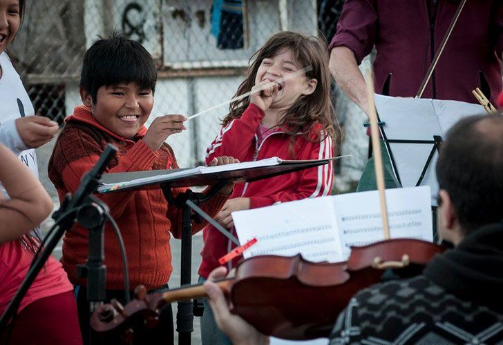 Preparativos y ensayo de Ópera Periférica en el Barrio 31