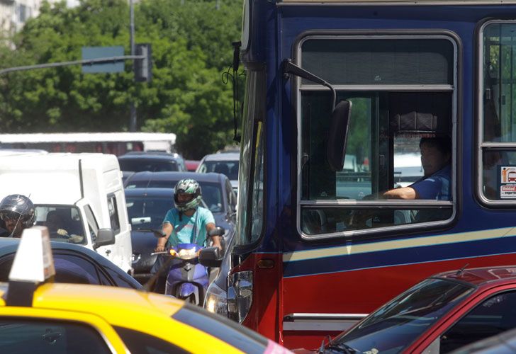 Organizaciones sociales y políticas cortan Av 9 de Julio