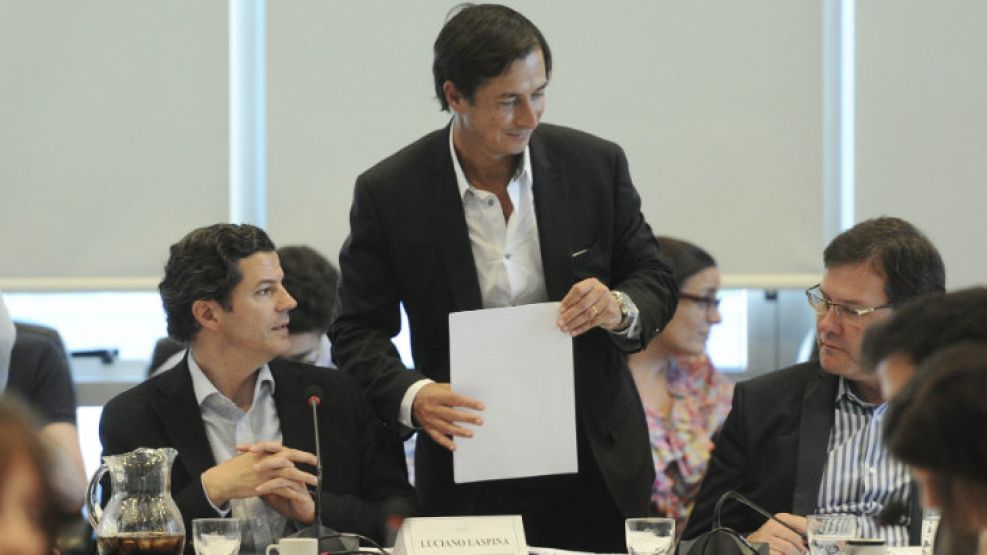 El macrista Luciano Laspina, presidente de la comisión de Presupuesto, intentó seducir a los representantes de la oposición con una serie de cambios