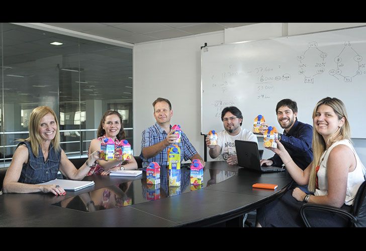 Sacándole jugo al trabajo. El CITRIC no faltó en las salas de reuniones del edificio de Perfil. ¡Una buena inyección de vitamina C para reactivar la reunión!