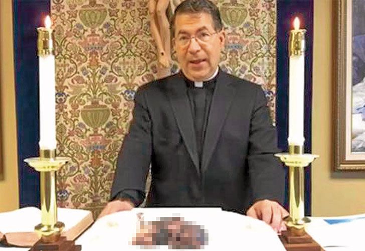 Revulsion. El video de la escena protagonizada por el “padre Frank” se viralizó en las redes sociales un día antes de los comicios en EE.UU.