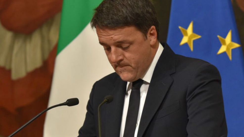 Matteo Renzi, primer italiano, dejará su cargo por el referéndum. 