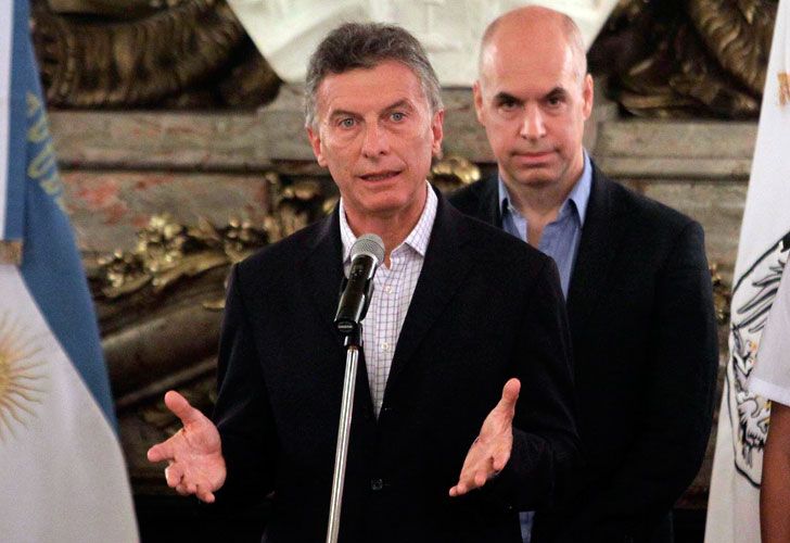 05/01/2016, El presidente Macri y el jefe de Gobierno porteño, Horacio Rodríguez Larreta, firman Esta mañana en el salón blanco de la casa de gobierno el convenio por el cual se traspasarán 21.000 efectivos de la policía federal a la órbita de la ciudad de Buenos Aires.