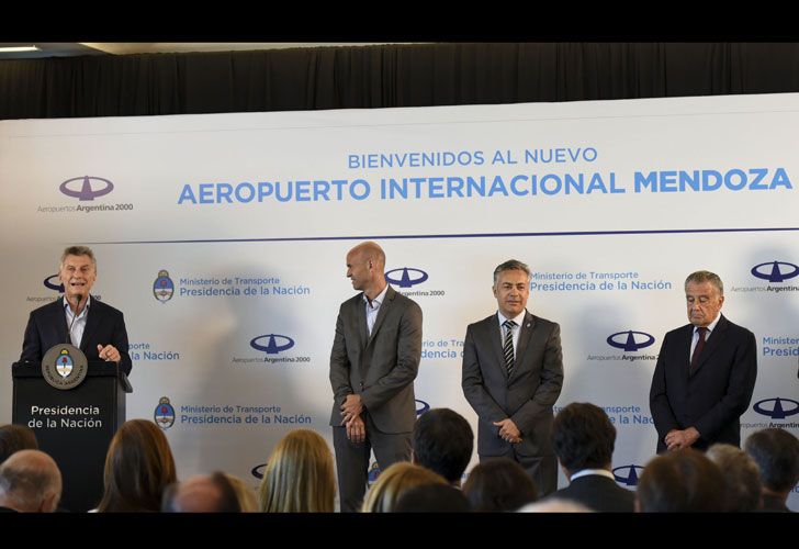 Macri en un acto de reinauguración del aeropuerto de Mendoza.