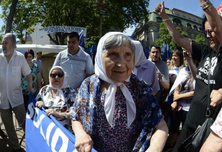 La Marcha de la Resistencia en Plaza de Mayo, liderada por Hebe de Bonafini, titular de Madres de Plaza de Mayo.