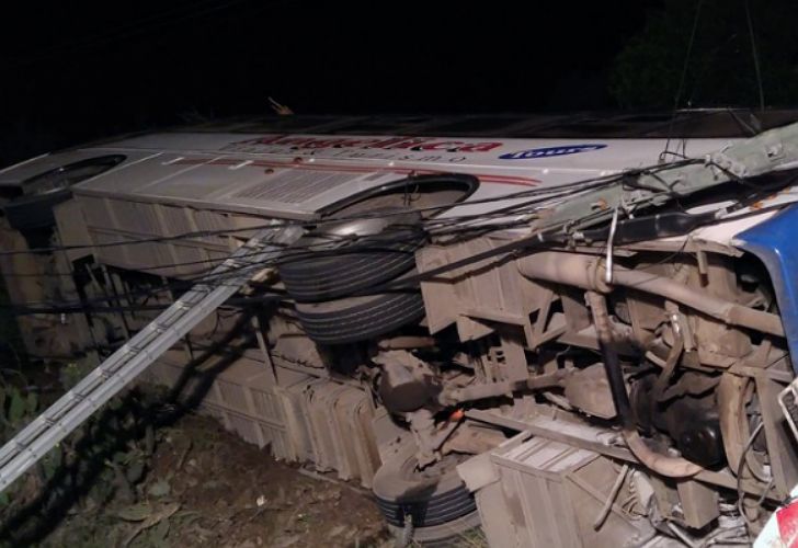 Accidente de micro con estudiantes en Córdoba.