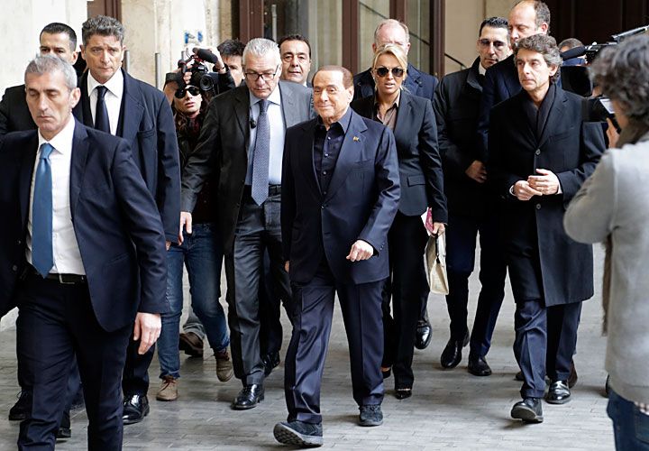 vuelve. Silvio Berlusconi no sólo se mantiene presente en las tribunas del Milan, club del que es propietario, sino también en la escena política italiana. Hoy se reunirá con el presidente Sergio Mattarella en el marco de una ronda de consultas entre todos los partidos para evitar la ingobernabilidad.