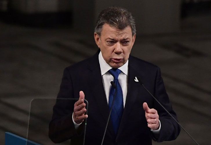 Santos recibió una fuerte ovación del público por su discurso.