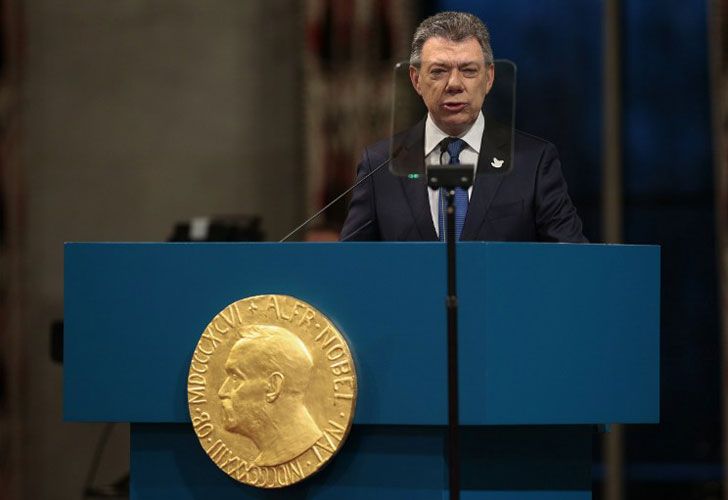 Santos recibió una fuerte ovación del público por su discurso.