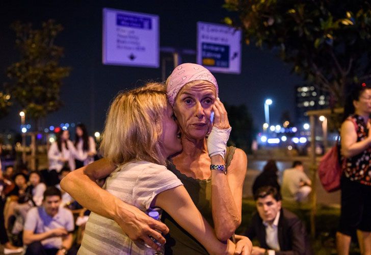 El 28 de junio de 2016, después de dos explosiones seguidas de disparos contra el aeropuerto más grande de Turquía, mataron al menos a 10 personas e hirieron a 20 personas.