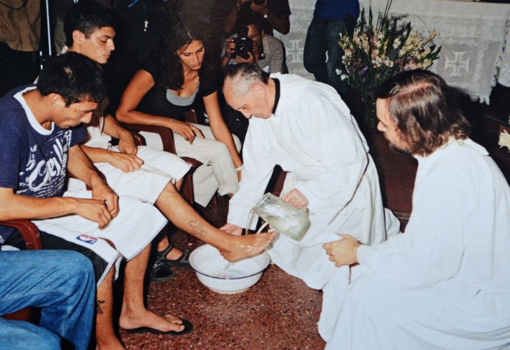 La tradicional ceremonia del lavado de pies, para la que siempre eligió a los marginados, los pobres, los presos.