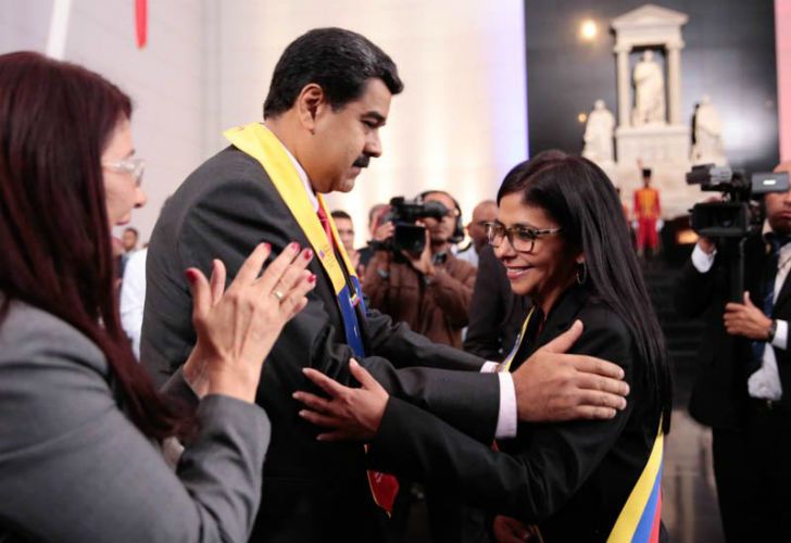 El presidente de Venezuela Nicolás Maduro y su canciller, Delcy Rodríguez.