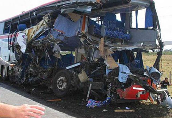 Tragedia de Ecos: ocurrió el 8 de octubre de 2006, cuando murieron 9 alumnos de ese colegio, una docente, un camionero y su acompañante.