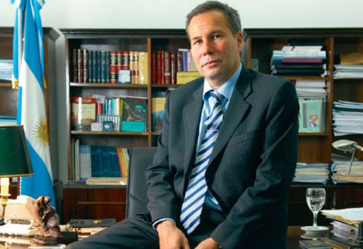 Fiscal Alberto Nisman: El lunes 19 de enero de 2015 debía presentarse en el Congreso. Nunca llegó. Apareció muerto en su baño.