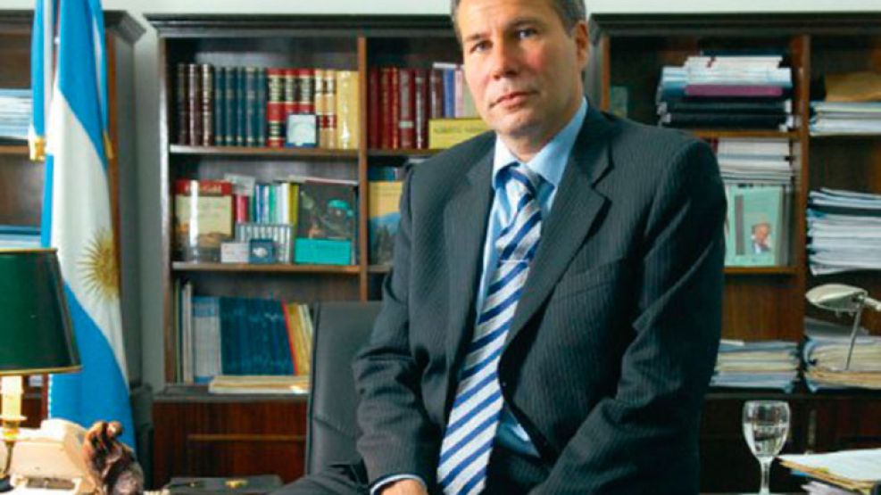 Fiscal Alberto Nisman: El lunes 19 de enero de 2015 debía presentarse en el Congreso. Nunca llegó. Apareció muerto en su baño.