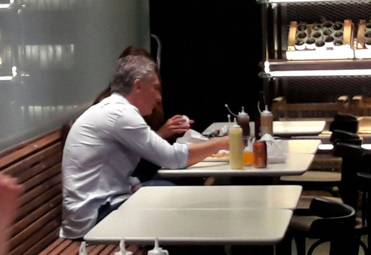 Macri en hamburguesería