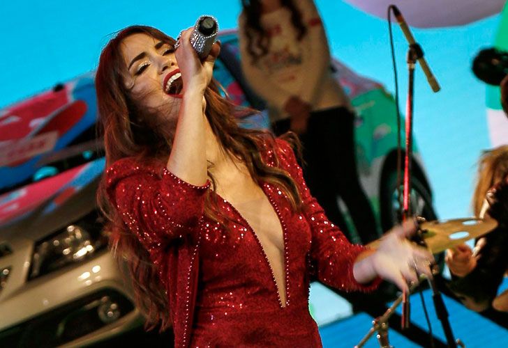 Lali Espósito. Inició su carrera en el mundo de la actuación bajo el ala de Cris Morena. Sin embargo, hizo su propio camino en la escena musical y hoy se consagra en ese rubro.