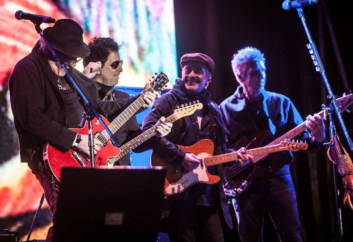 Andrés Calamaro se presentó en el Personal Fest y reunió a los exintegrantes de Los Abuelos de la Nada.