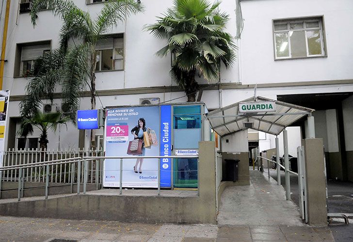 FRENTE DEL HOSPITAL DE QUEMADOS DONDE FUERON ATENDIDAS 18 PERSONAS QUE PRESENTARON LESIONES POR PIROTECNIA, SEGUN INFORMO LA JEFA DE URGENCIAS, MYRIAM MIÑO.