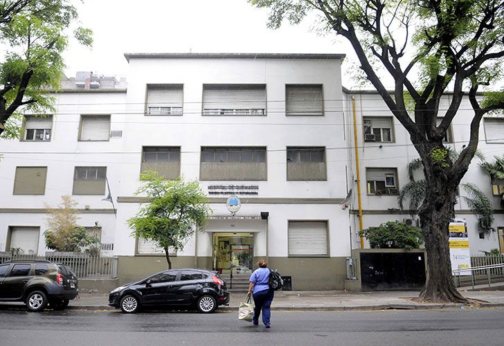 FRENTE DEL HOSPITAL DE QUEMADOS DONDE FUERON ATENDIDAS 18 PERSONAS QUE PRESENTARON LESIONES POR PIROTECNIA, SEGUN INFORMO LA JEFA DE URGENCIAS, MYRIAM MIÑO.