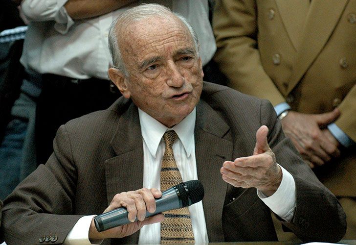 Aldo Ferrer. Nacido el 15 de abril de 1927 en Buenos Aires y fallecido el 8 de marzo de 2016, ibídem. Economista y ex ministro de Economía de la provincia de Buenos Aires.