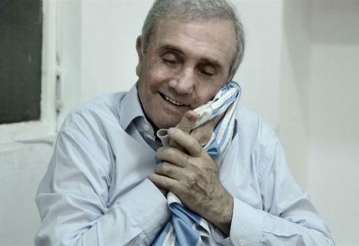 Roberto "El Mariscal" Perfumo. Nacido el 3 de octubre de 1942 en Sarandí y fallecido el 10 de marzo de 2016 en Buenos Aires. Gloria del fútbol argentino.