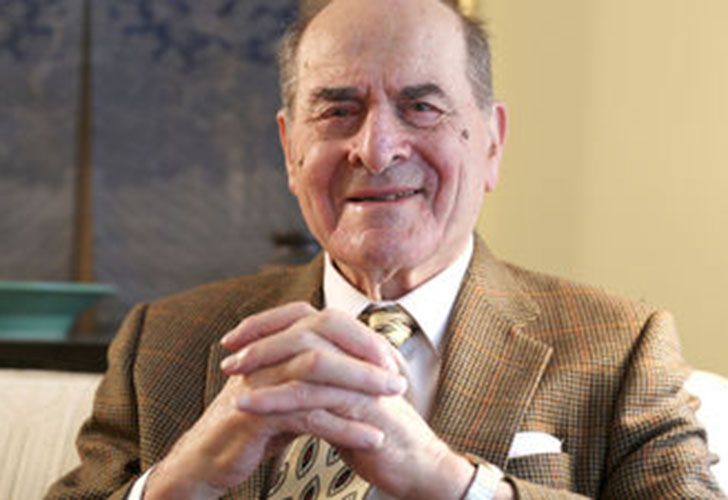 Henry Heimlich. Nacido el 3 de febrero de 1920 en Wilmington, Estados Unidos, y fallecido el 17 de diciembre de 2016 en Cincinnati, Estados Unidos. Médico estadounidense inventor de la famosa técnica de socorrismo que lleva su nombre.