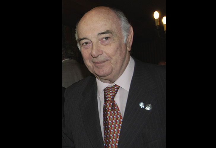 10. Guillermo Alchouron. Nacido el 4 de noviembre de 1933 en Buenos Aires y fallecido el 22 de enero, ibídem. Productor y dirigente tambero, presidente de la Sociedad Rural Argentina entre 1984 y 1990 y diputado nacional. 