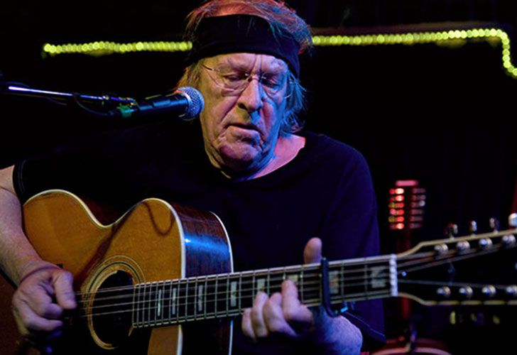 Paul Kantner. Nacido el 17 de marzo de 1941 en San Francisco, y fallecido el 28 de enero de 2016, ibídem. Guitarrista, cantante y cantautor estadounidense, conocido como cofundador de Jefferson Airplane.