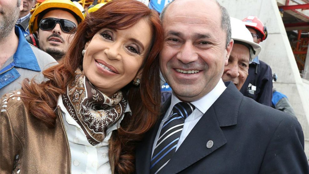 Archivo. El intendente Mario Secco, junto a Cristina Fernández de Kirchner.