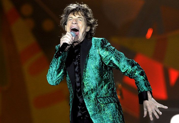 Mick Jagger y los Stones cautivan a sus fans una vez más, bajo las luces del escenario del Estadio Único de la Plata. 