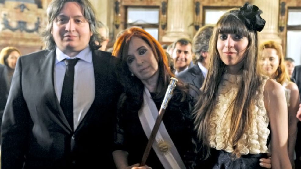 Cristina, Máximo y Florencia, sin fondos.