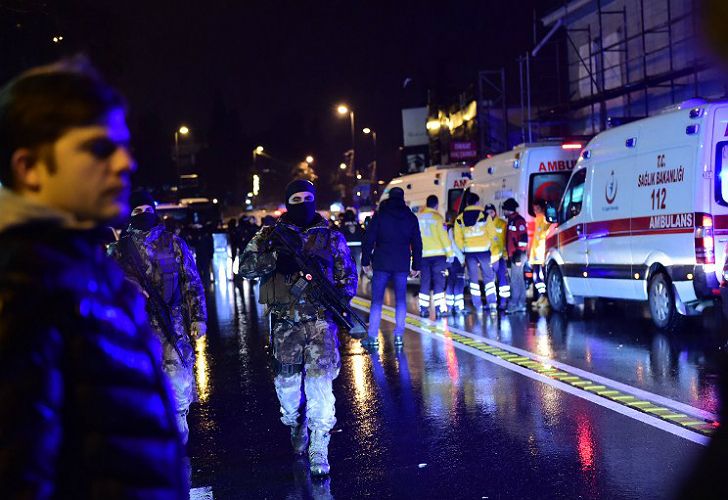 Atentado en discoteca de Estambul: 39 muertos.