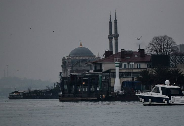 Atentado en discoteca de Estambul: 39 muertos.