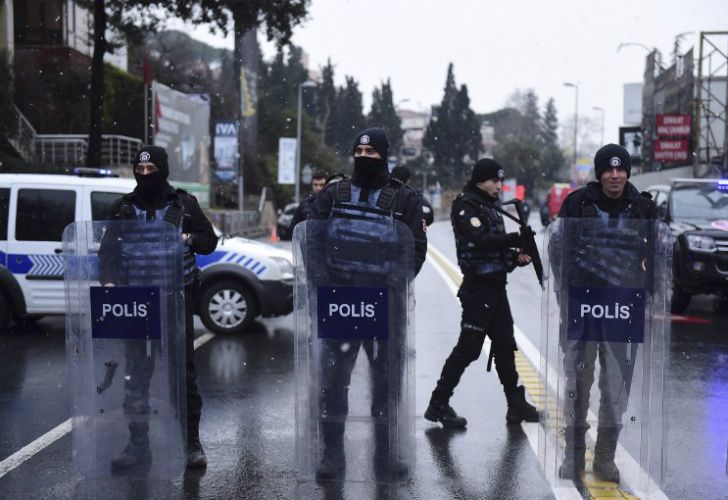 Atentado en discoteca de Estambul: 39 muertos.